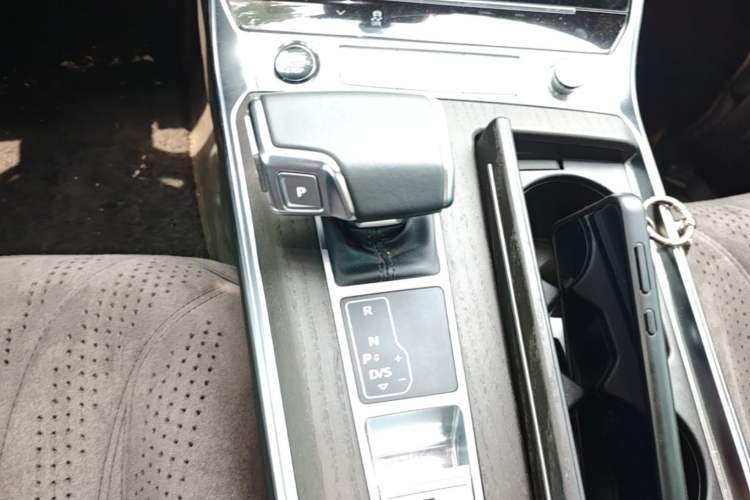 Used Audi A6L 2025 45 TFSI quattro Prestige Dynamic Edition Gear Lever