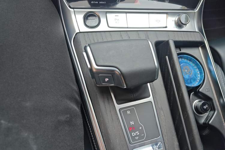 Used Audi A6L 2025 45 TFSI quattro Prestige Dynamic Edition Gear Lever