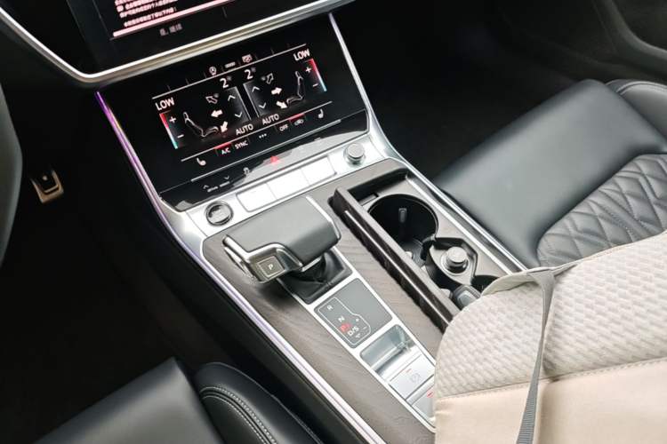 Used Audi A6L 2025 Restyled 45 TFSI quattro Prestige Dynamic Edition Gear Lever