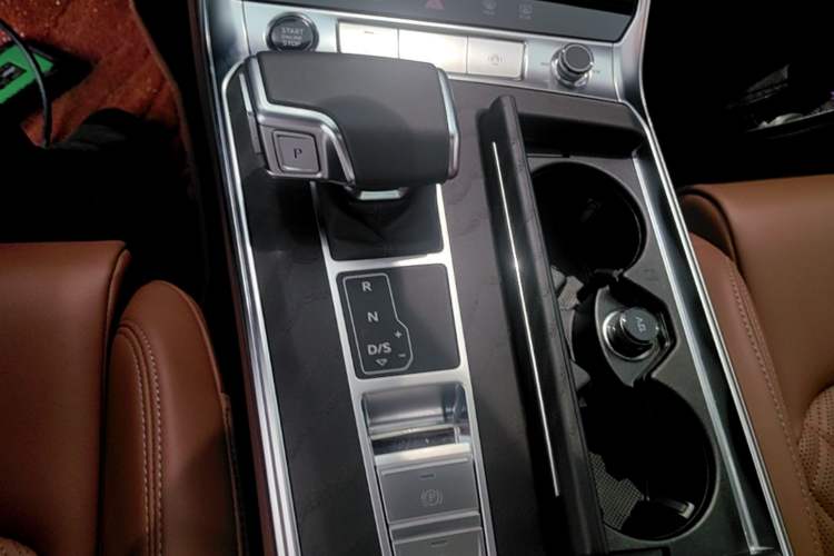 Used Audi A6L 2025 Restyled 45 TFSI quattro Prestige Dynamic Edition Gear Lever