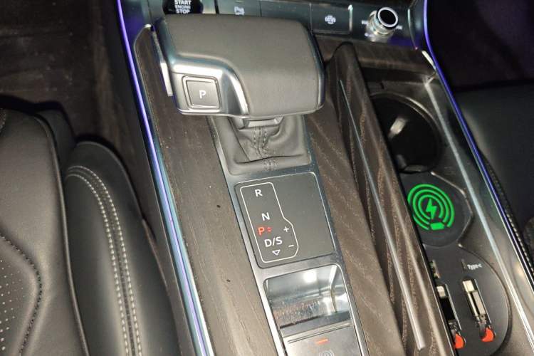 Used Audi A6L 2025 45 TFSI quattro Prestige Dynamic Edition Gear Lever