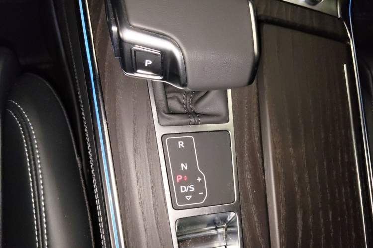 Used Audi A6L 2025 55 TFSI quattro Prestige Dynamic Edition Gear Lever