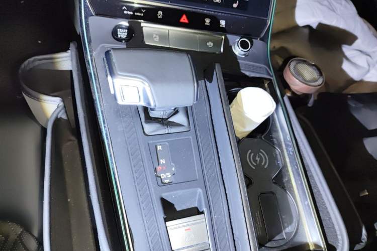 Used Audi A6L 2025 45 TFSI quattro Prestige Dynamic Edition Gear Lever