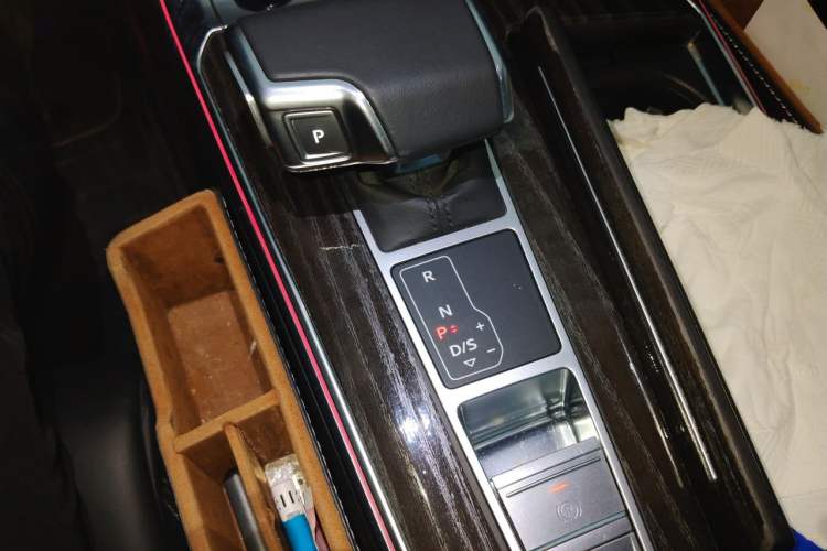 Used Audi A6L 2025 45 TFSI quattro Prestige Dynamic Edition Gear Lever