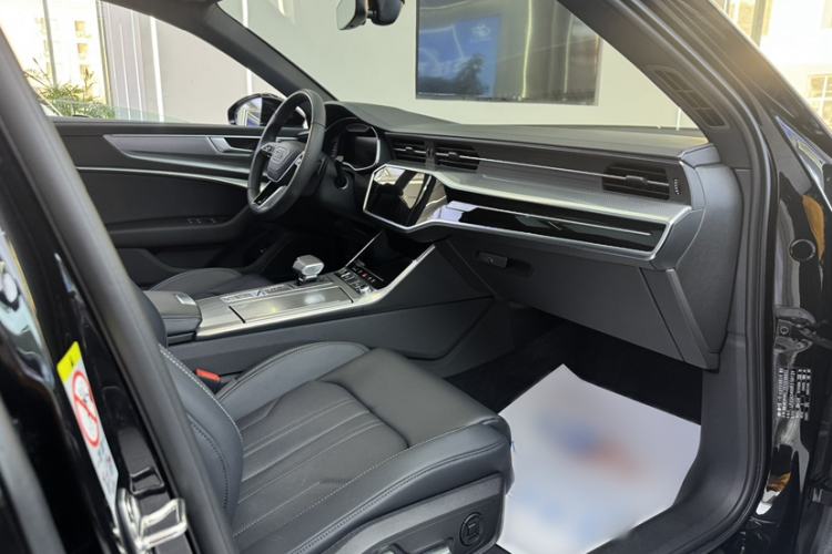 Used Audi A6L 2025 40 TFSI Luxury Dynamic Edition Interior 4