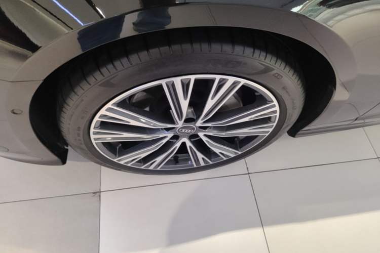 Used Audi A6L 2025 45 TFSI quattro Prestige Dynamic Edition Left Front Wheel Hub
