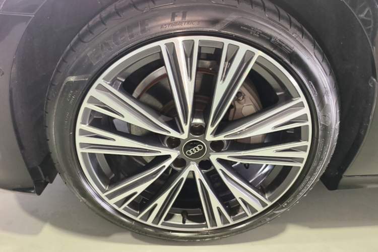 Used Audi A6L 2025 Restyled 45 TFSI quattro Prestige Dynamic Edition Left Front Wheel Hub