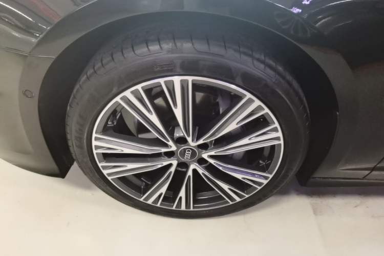 Used Audi A6L 2025 45 TFSI quattro Prestige Dynamic Edition Left Front Wheel Hub
