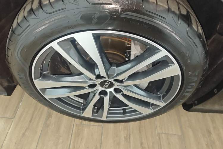 Used Audi A6L 2025 Revised 40 TFSI Luxury Dynamic Edition Left Front Wheel Hub