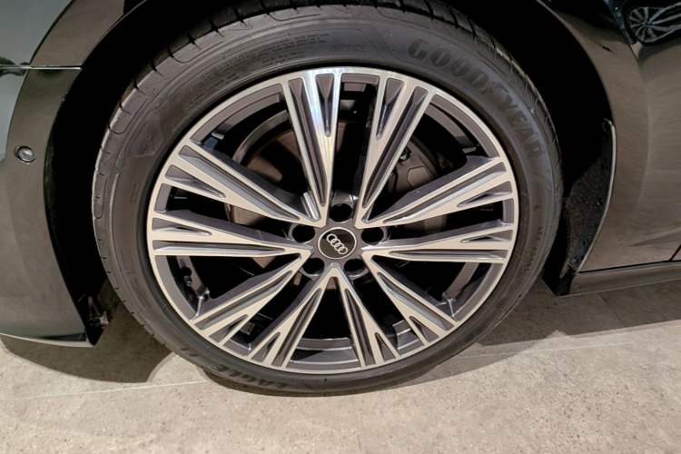 Used Audi A6L 2025 Revised 45 TFSI Prestige Dynamic Edition Left Front Wheel Hub
