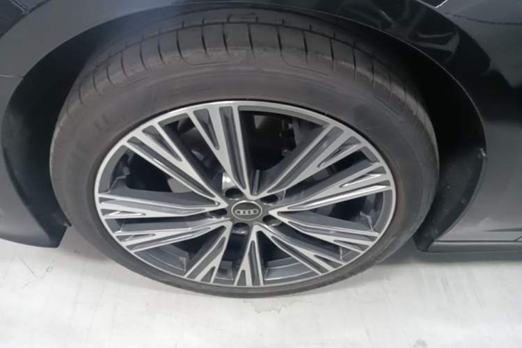 Used Audi A6L 2025 Restyled 45 TFSI quattro Prestige Dynamic Edition Left Front Wheel Hub
