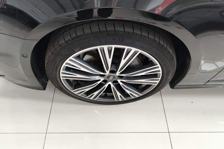 Used Audi A6L 2025 Restyled 45 TFSI quattro Prestige Dynamic Edition Left Front Wheel Hub