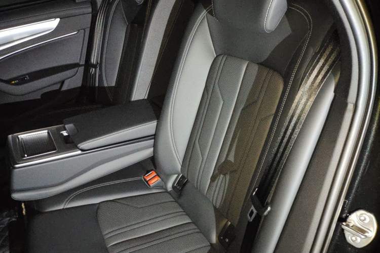 Used Audi A6L 2025 Revised 40 TFSI Luxury Dynamic Edition Left Rear Seat