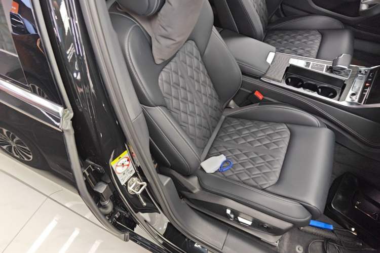 Used Audi A6L 2025 Updated 55 TFSI quattro Prestige Dynamic Edition Right Front Seat