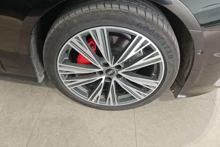 Used Audi A6L 2025 45 TFSI quattro Prestige Dynamic Edition Right Front Wheel Hub