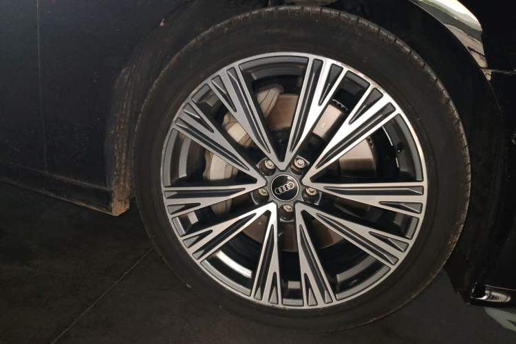 Used Audi A6L 2025 Updated 55 TFSI quattro Prestige Dynamic Edition Right Front Wheel Hub