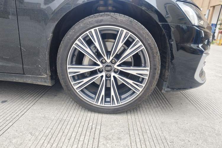 Used Audi A6L 2025 45 TFSI quattro Prestige Dynamic Edition Right Front Wheel Hub