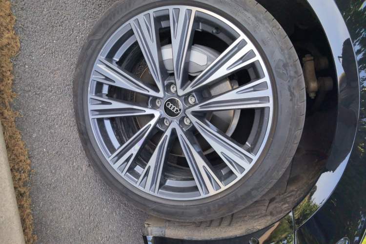 Used Audi A6L 2025 Restyled 45 TFSI quattro Prestige Dynamic Edition Right Front Wheel Hub
