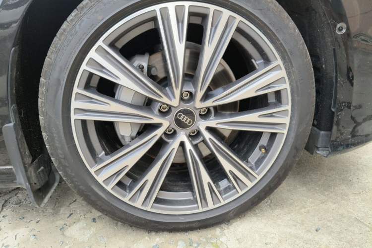 Used Audi A6L 2025 Restyled 45 TFSI quattro Prestige Dynamic Edition Right Front Wheel Hub