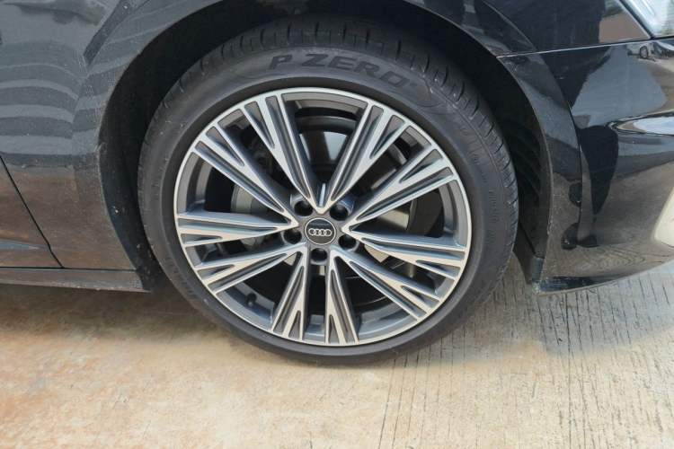 Used Audi A6L 2025 45 TFSI Prestige Dynamic Edition + Ventilated Comfort Package Right Front Wheel Hub