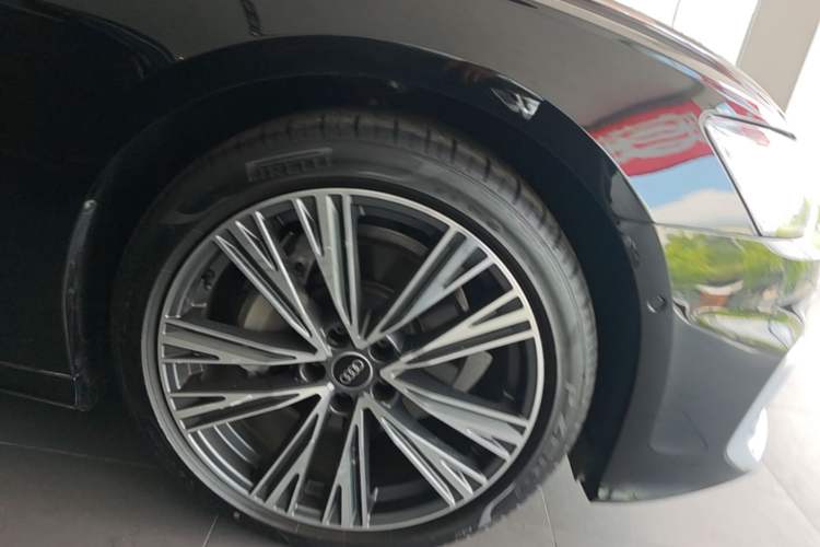 Used Audi A6L 2025 45 TFSI quattro Prestige Dynamic Edition Right Front Wheel Hub