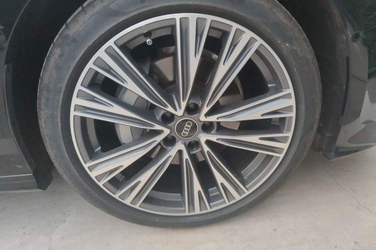 Used Audi A6L 2025 Restyled 45 TFSI quattro Prestige Dynamic Edition Right Front Wheel Hub
