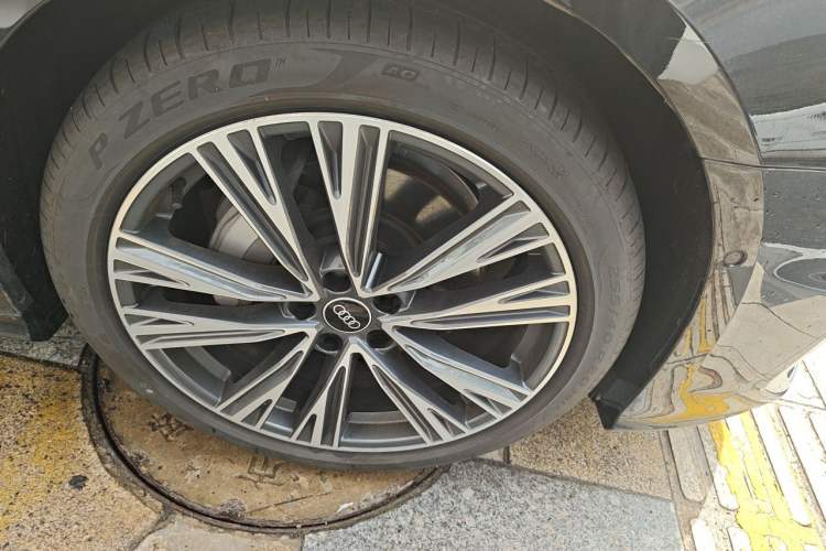 Used Audi A6L 2025 Restyled 45 TFSI quattro Prestige Dynamic Edition Right Front Wheel Hub