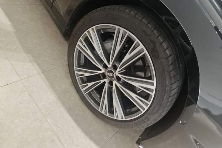 Used Audi A6L 2025 45 TFSI quattro Prestige Dynamic Edition Right Front Wheel Hub