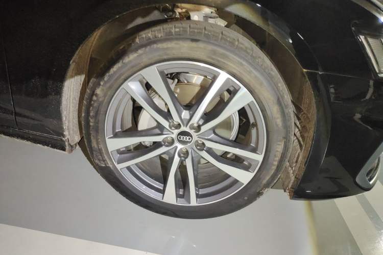 Used Audi A6L 2025 Revised 40 TFSI Luxury Dynamic Edition Right Front Wheel Hub
