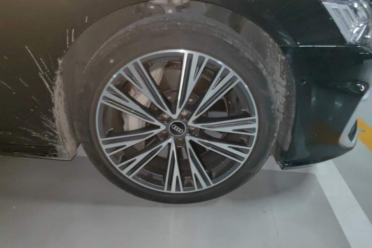 Used Audi A6L 2025 55 TFSI quattro Prestige Dynamic Edition Right Front Wheel Hub