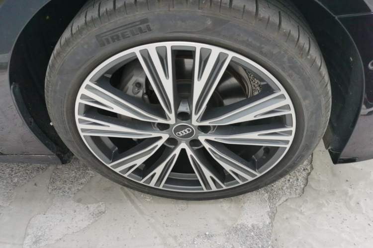 Used Audi A6L 2025 45 TFSI quattro Prestige Dynamic Edition Right Front Wheel Hub