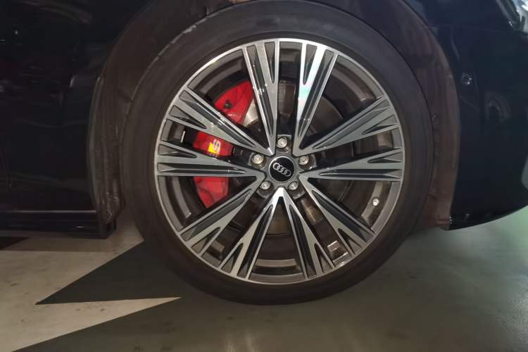 Used Audi A6L 2025 Updated 55 TFSI quattro Prestige Dynamic Edition Right Front Wheel Hub