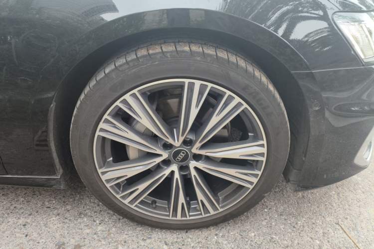 Used Audi A6L 2025 Restyled 45 TFSI quattro Prestige Dynamic Edition Right Front Wheel Hub