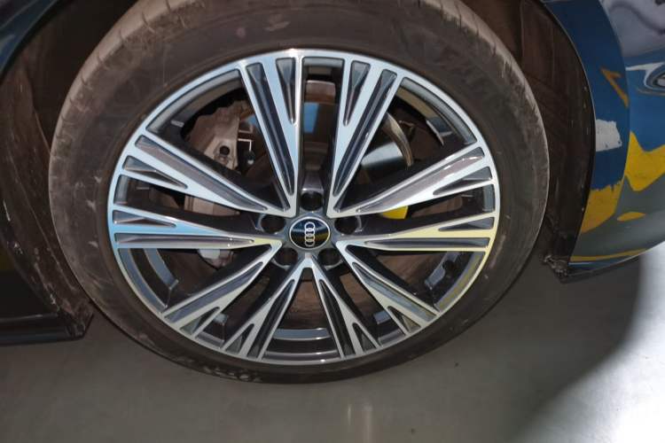 Used Audi A6L 2025 45 TFSI Prestige Dynamic Edition Right Front Wheel Hub