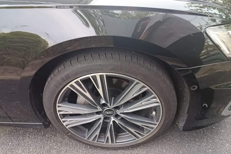 Used Audi A6L 2025 Restyled 45 TFSI quattro Prestige Dynamic Edition Right Front Wheel Hub