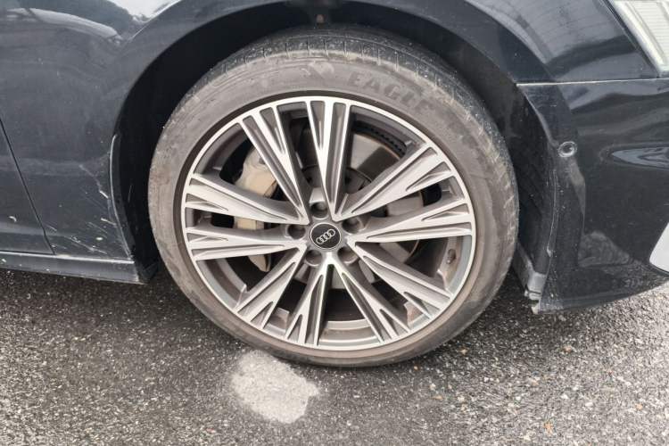 Used Audi A6L 2025 55 TFSI quattro Prestige Dynamic Edition Right Front Wheel Hub