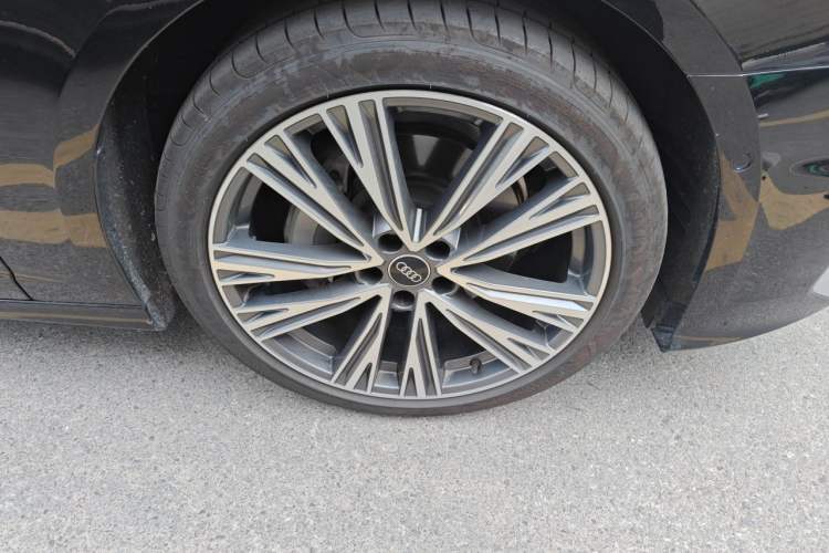 Used Audi A6L 2025 45 TFSI quattro Prestige Dynamic Edition Right Front Wheel Hub