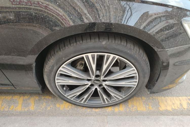 Used Audi A6L 2025 Restyled 45 TFSI quattro Prestige Dynamic Edition Right Front Wheel Hub
