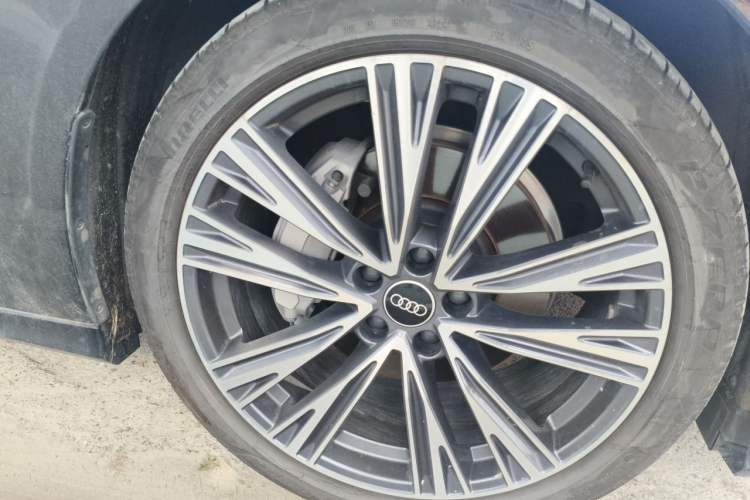 Used Audi A6L 2025 45 TFSI quattro Prestige Dynamic Edition + Premium Package Right Front Wheel Hub