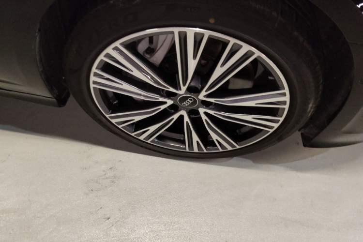 Used Audi A6L 2025 55 TFSI quattro Prestige Dynamic Edition Right Front Wheel Hub
