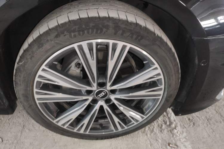 Used Audi A6L 2025 45 TFSI quattro Prestige Dynamic Edition Right Front Wheel Hub