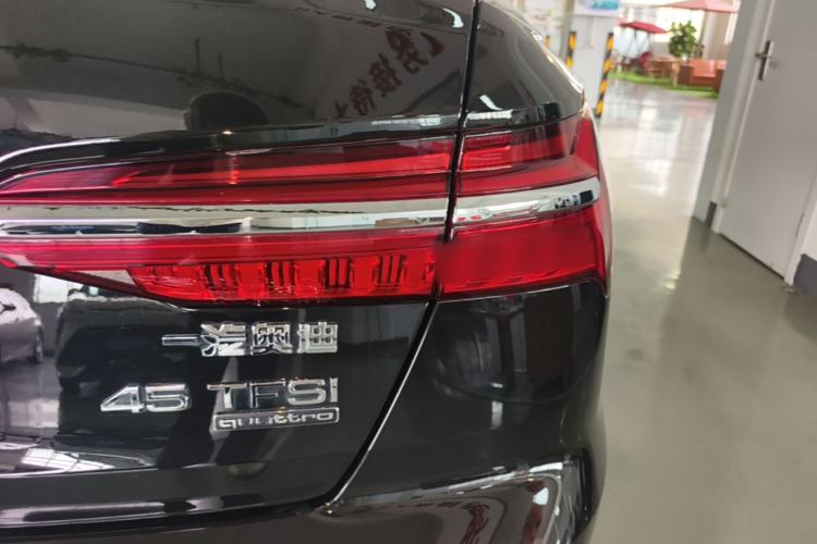 Used Audi A6L 2025 Restyled 45 TFSI quattro Prestige Dynamic Edition Right Rear Taillight