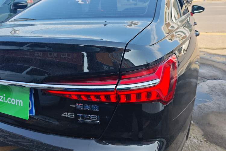 Used Audi A6L 2025 Restyled 45 TFSI quattro Prestige Dynamic Edition Right Rear Taillight