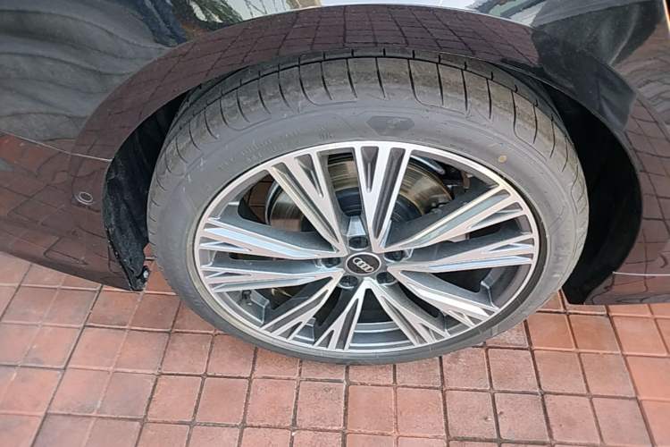 Used Audi A6L 2025 Revised 45 TFSI Prestige Dynamic Edition Right Rear Wheel Hub