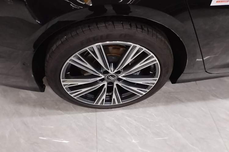 Used Audi A6L 2025 Restyled 45 TFSI quattro Prestige Dynamic Edition Right Rear Wheel Hub