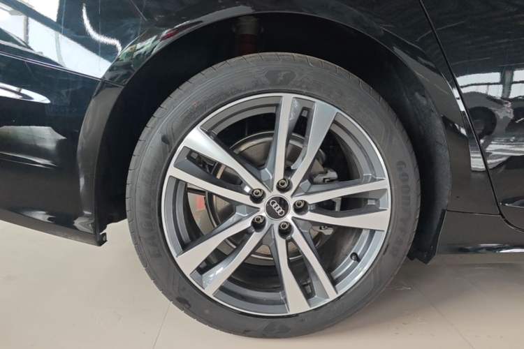 Used Audi A6L 2025 Revised 40 TFSI Luxury Dynamic Edition Right Rear Wheel Hub