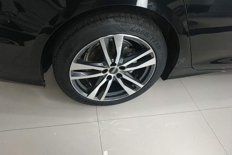 Used Audi A6L 2025 Revised 40 TFSI Luxury Dynamic Edition Right Rear Wheel Hub