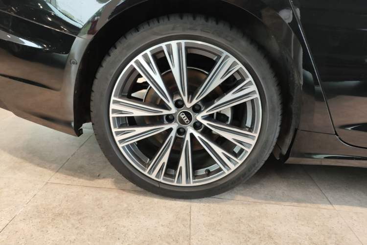 Used Audi A6L 2025 Revised 45 TFSI Prestige Dynamic Edition Right Rear Wheel Hub