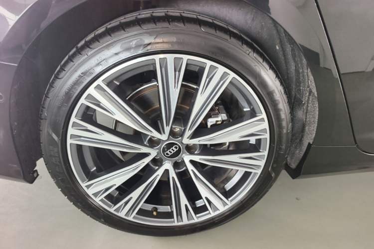 Used Audi A6L 2025 Restyled 45 TFSI quattro Prestige Dynamic Edition Right Rear Wheel Hub