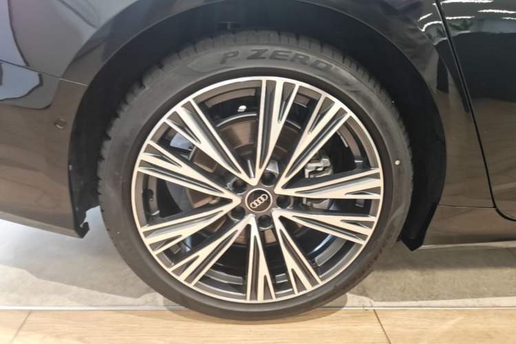 Used Audi A6L 2025 Revised 45 TFSI Prestige Dynamic Edition Right Rear Wheel Hub